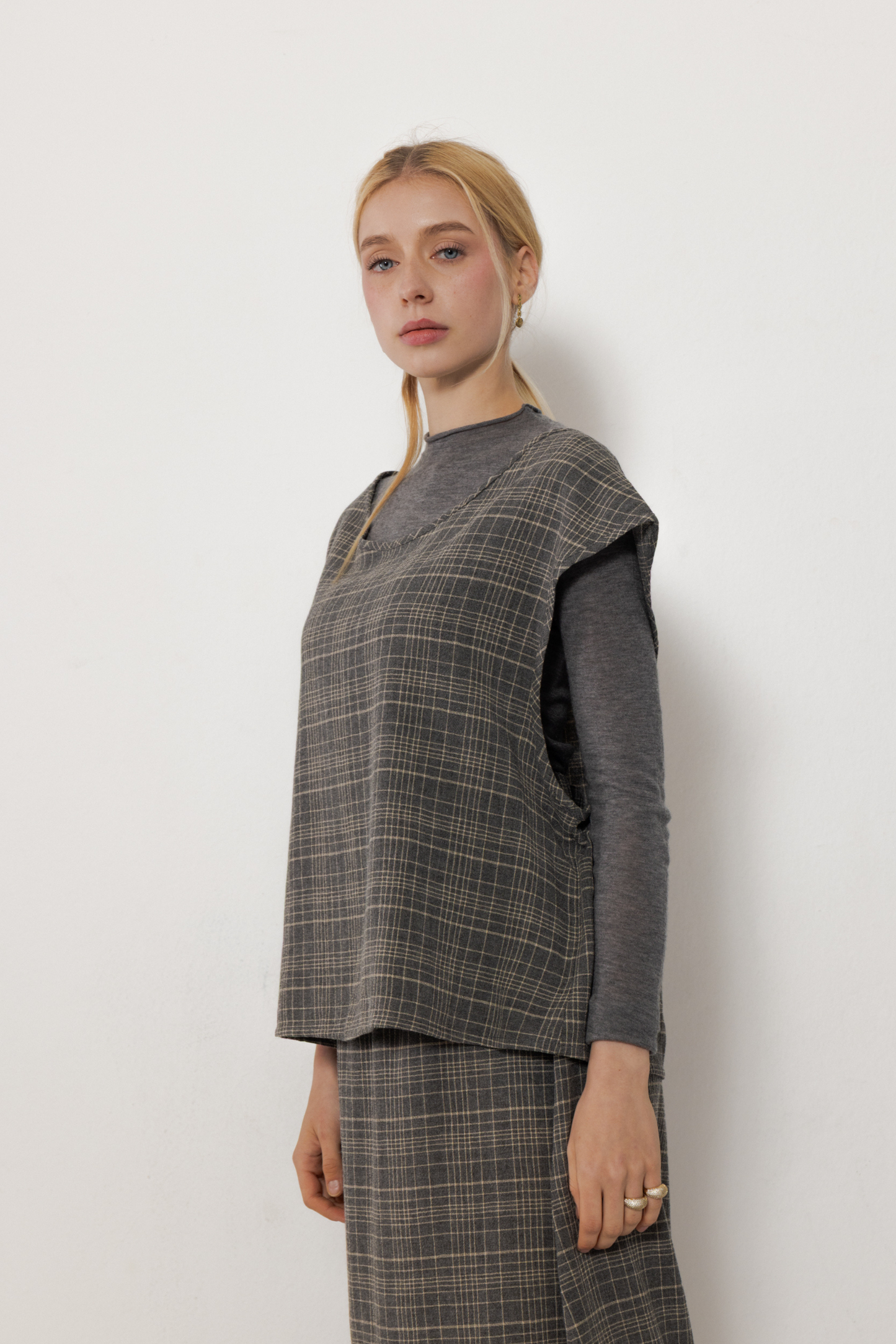DUST VEST