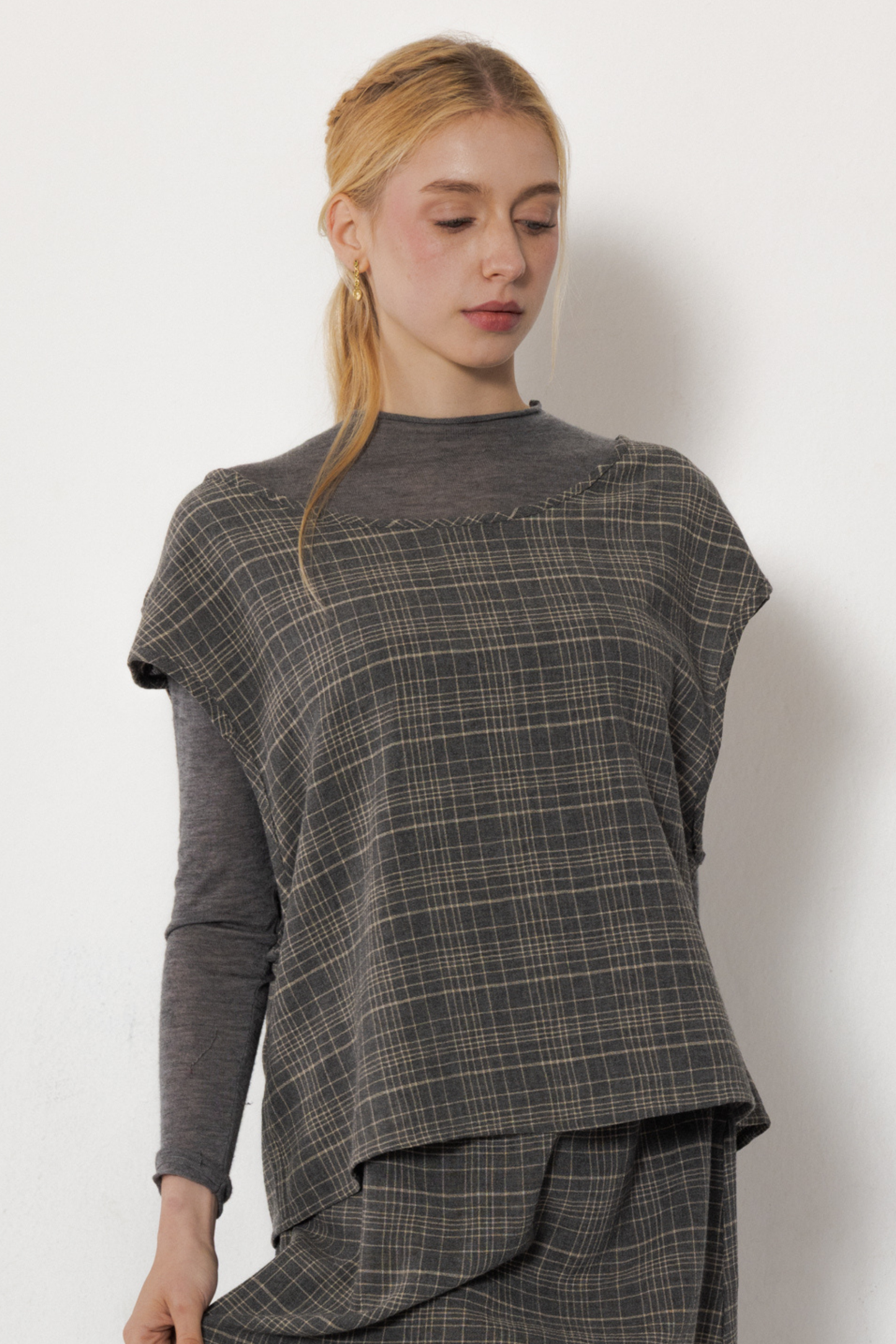 DUST VEST