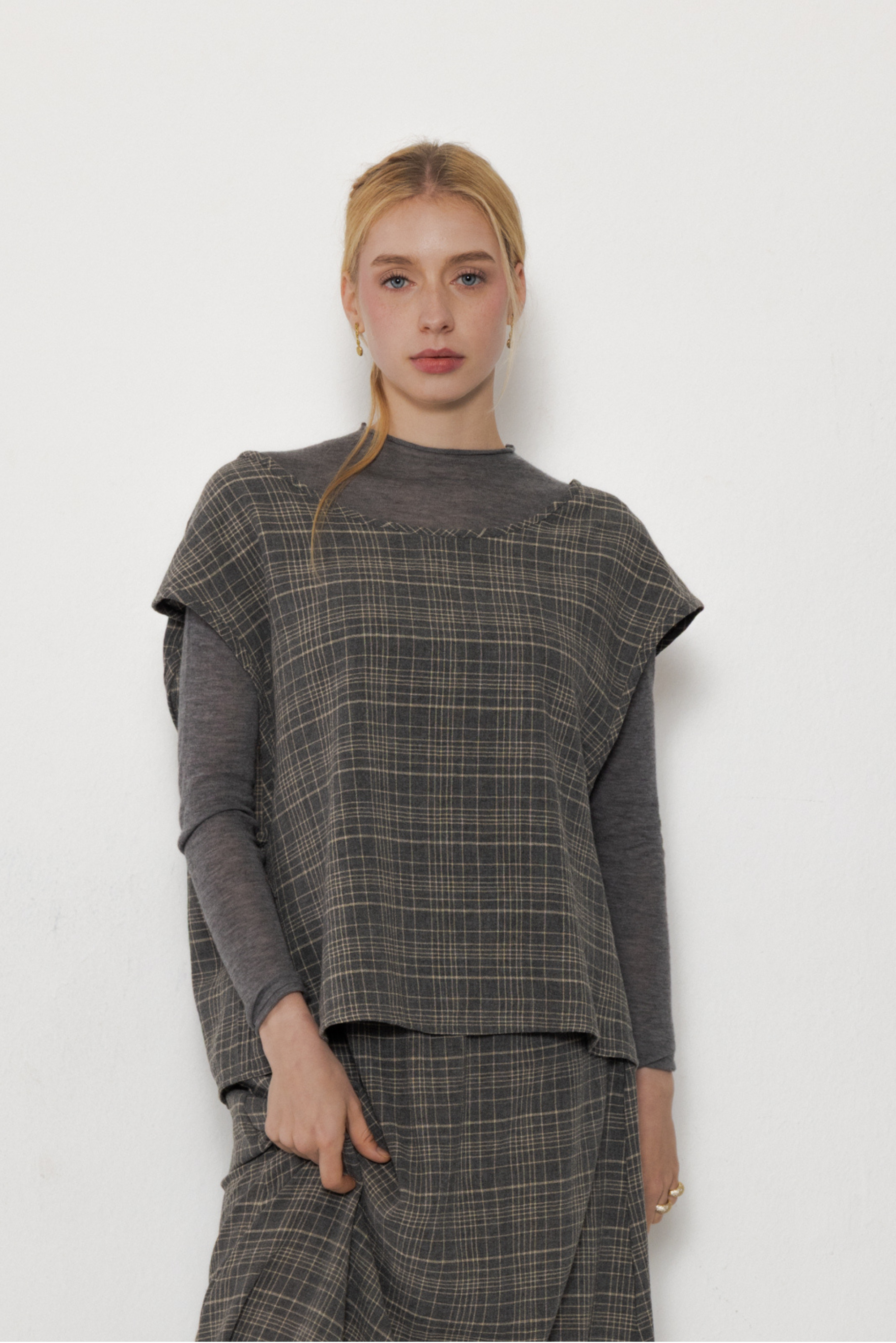 DUST VEST